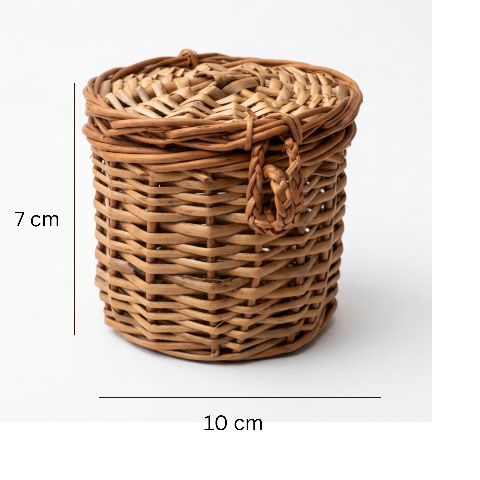 Handcrafted 10cm Tall Wicker Storage Jar with Lid – Natural Rattan Cylindrical Trinket Box with Woven Loop Closure for Desk Organization and Jewelry Storage